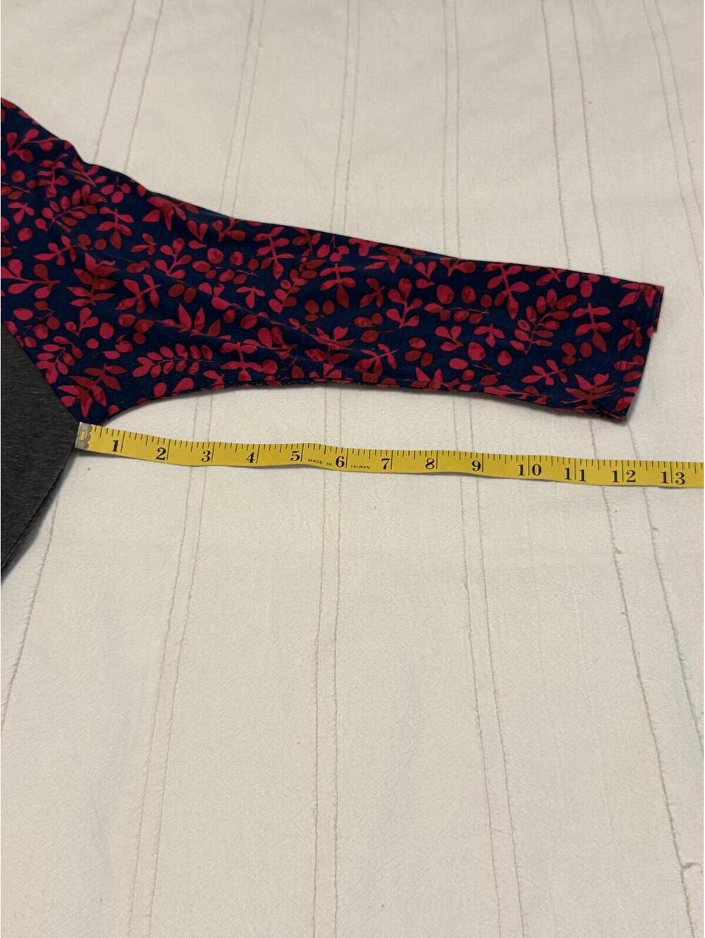 NWOT LuLaRoe Randy Baseball Raglan Tee Charcoal Gray Pink Leaf Print Sleeves 2XL - Picture 5 of 6